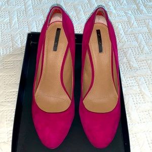 Suede, platform pump, magenta